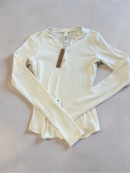 SKIMS Tops - NWT Skims Cream Ribbed Henley Long Sleeve Bodysuit